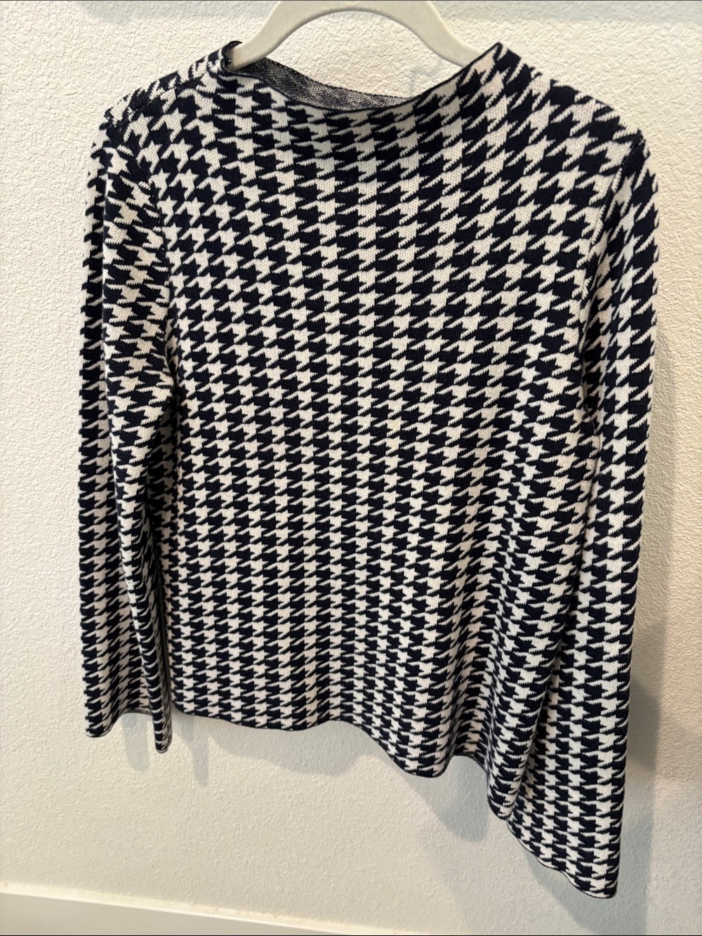 Ann Taylor Black and White Houndstooth Crew Neck Sweater